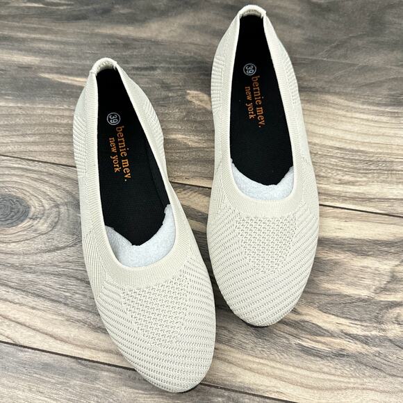 NIB Bernie Mev 39 Nikki Stretchy Knit Comfort Ballet Flats Nude Silver - Picture 2 of 10